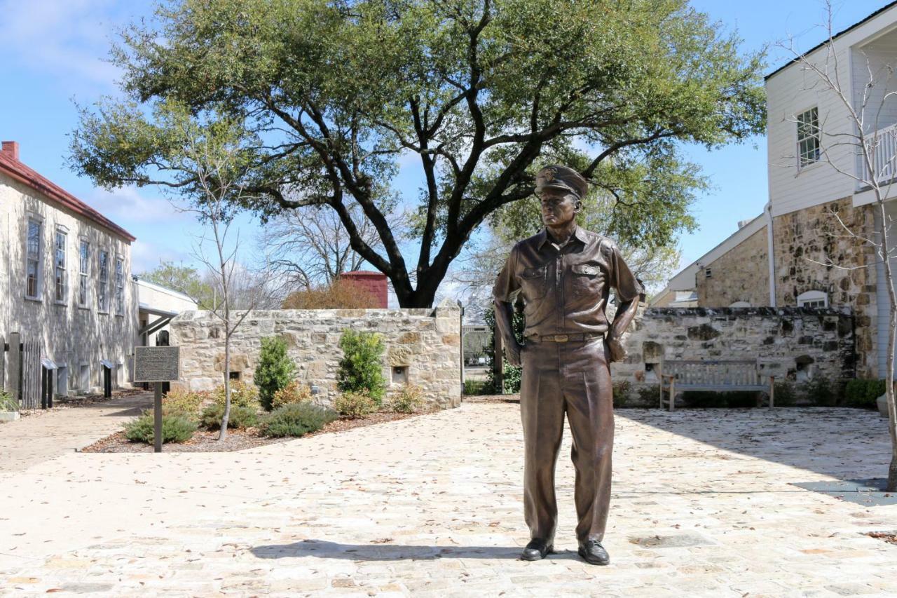 Eden'S Gate Villa Fredericksburg Exterior photo