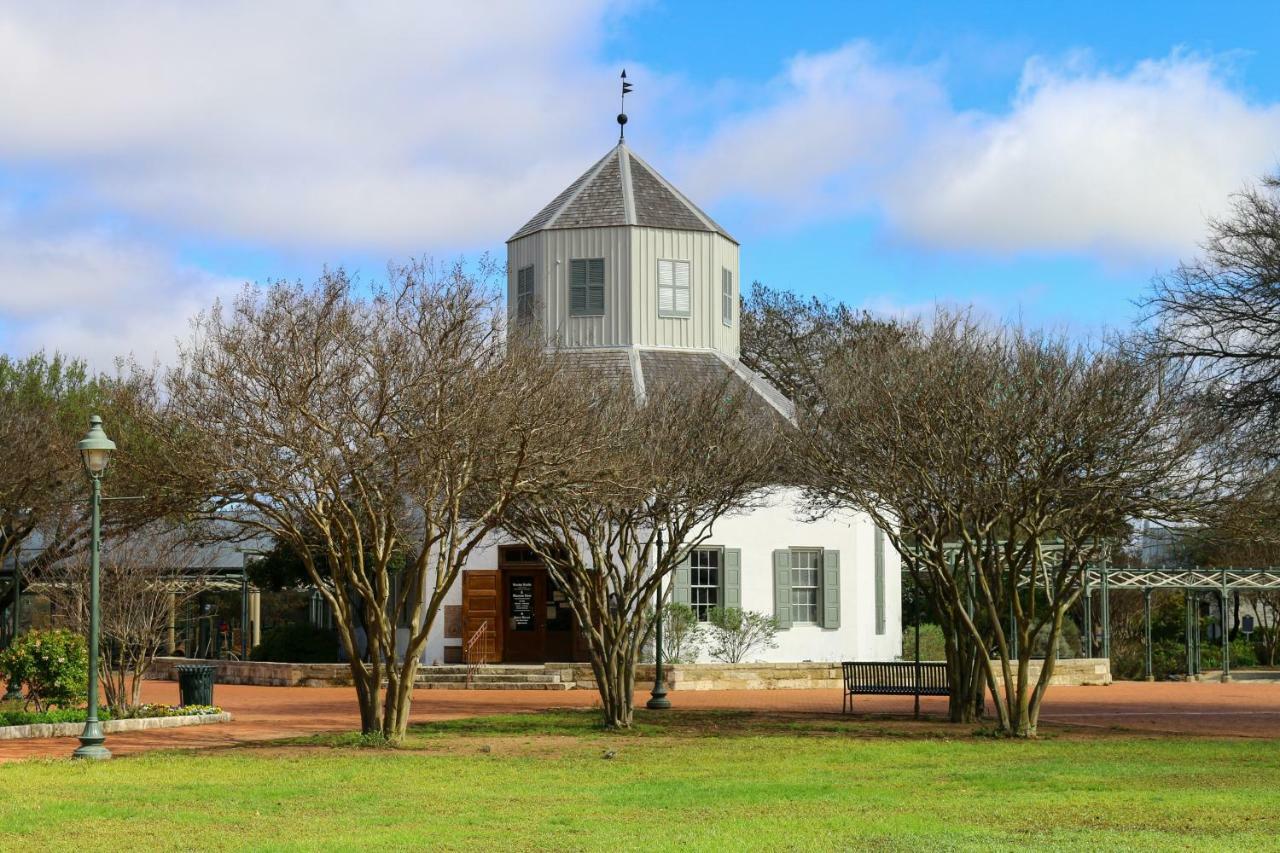 Eden'S Gate Villa Fredericksburg Exterior photo